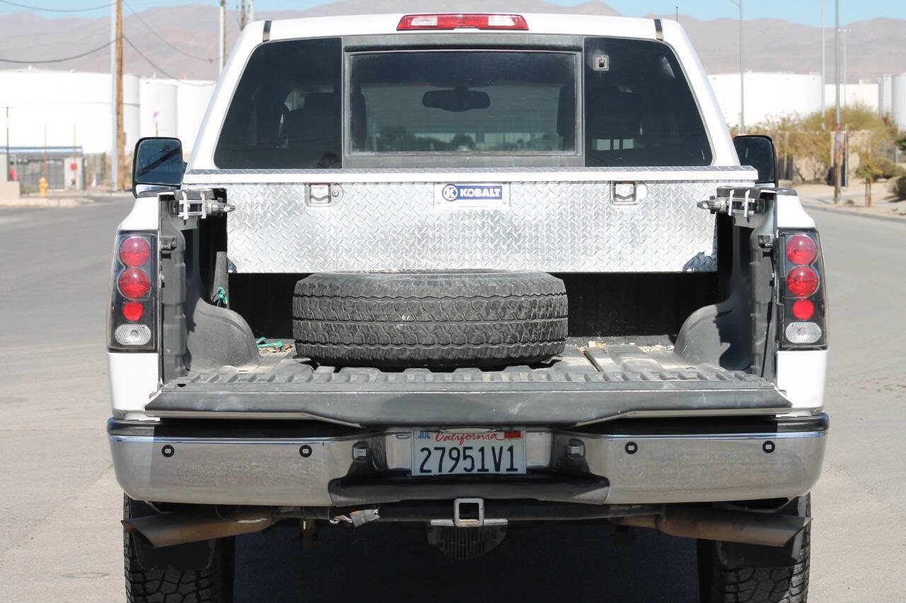 Used 2005 Nissan Titan LE w/ (R02) LE Off-Road Pkg image 14