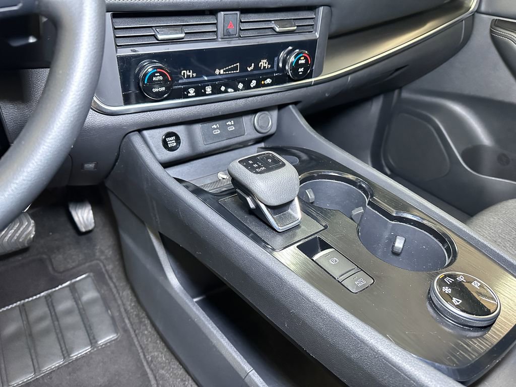 Used 2024 Nissan Rogue SV image 40