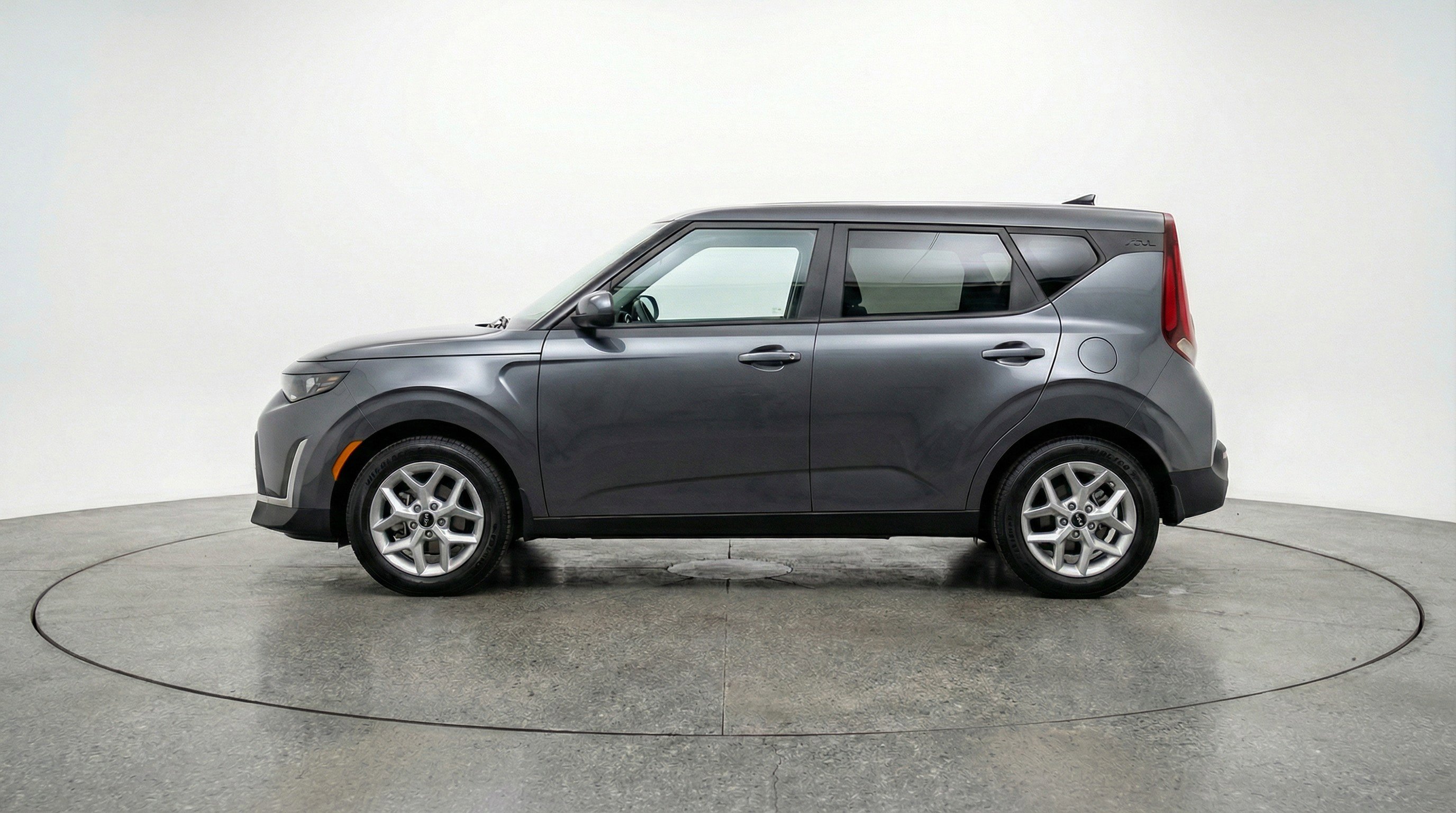 Used 2025 Kia Soul LX w/ LX Technology Package FWD image 5