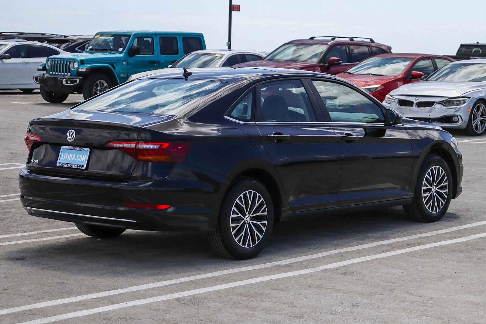Used 2019 Volkswagen Jetta SE w/ Cold Weather Package FWD image 4