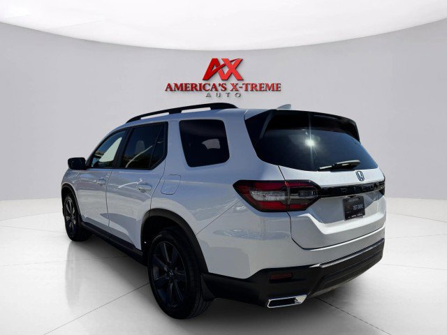 Used 2023 Honda Pilot Sport image 3
