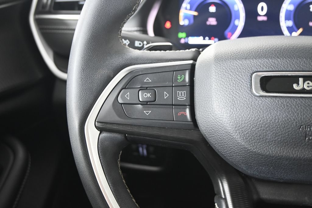 Used 2023 Jeep Grand Cherokee Altitude AWD/4WD image 36