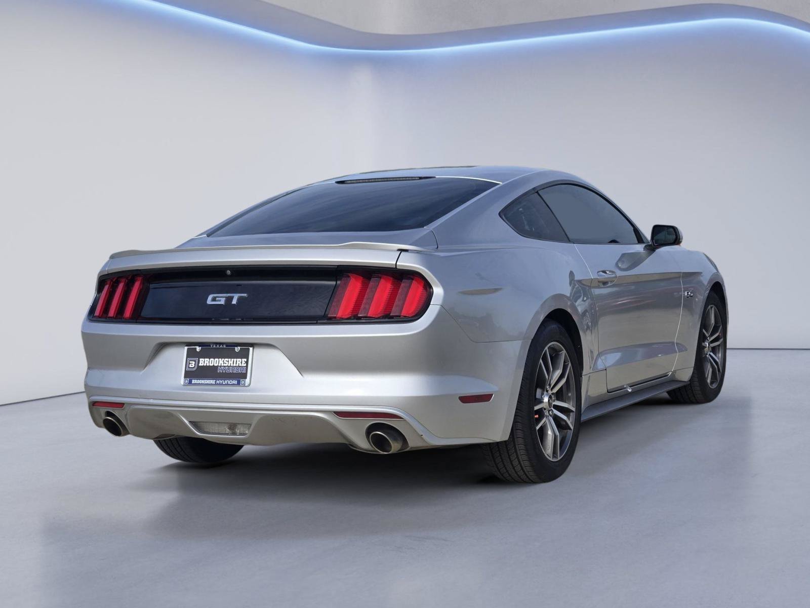 Used 2017 Ford Mustang GT RWD image 6