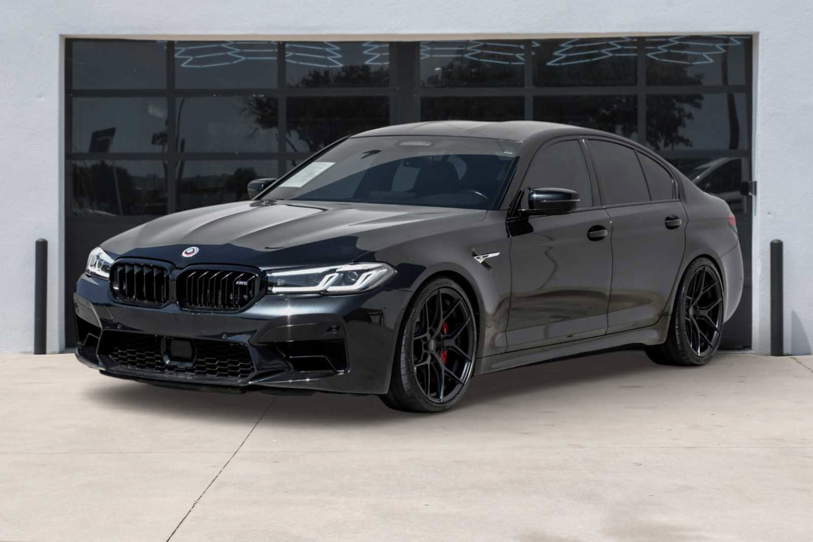 Used 2023 BMW M5 image 1