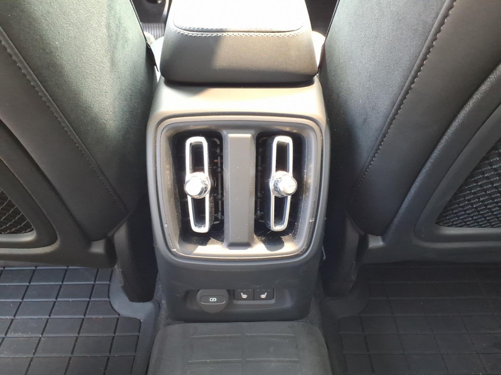 Certified 2023 Volvo C40 P8 Recharge Ultimate AWD/4WD image 6