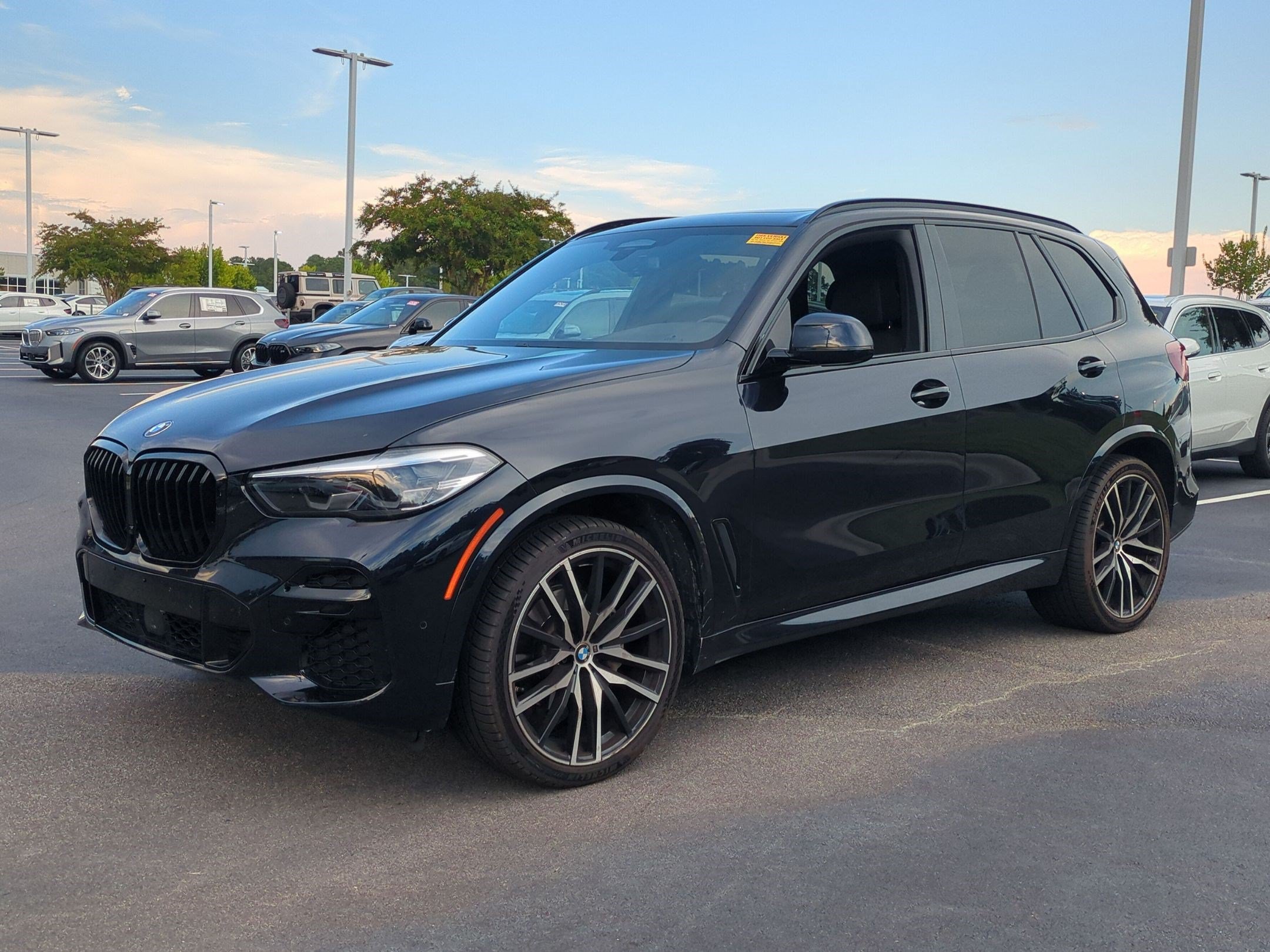 Used 2022 BMW X5 xDrive40i w/ M Sport Package AWD/4WD image 5