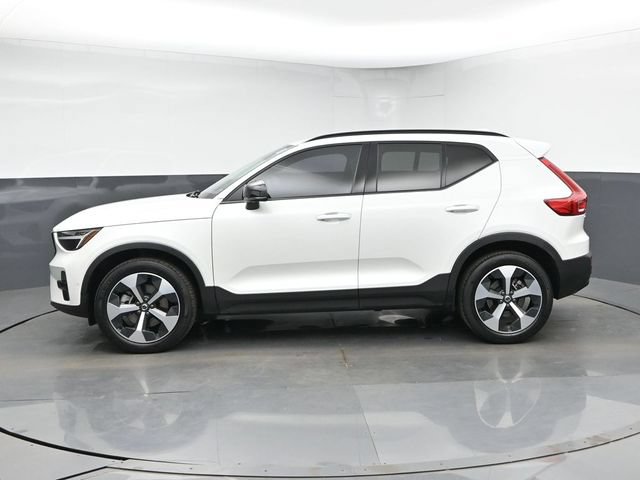 Used 2024 Volvo XC40 B5 Plus AWD/4WD image 6