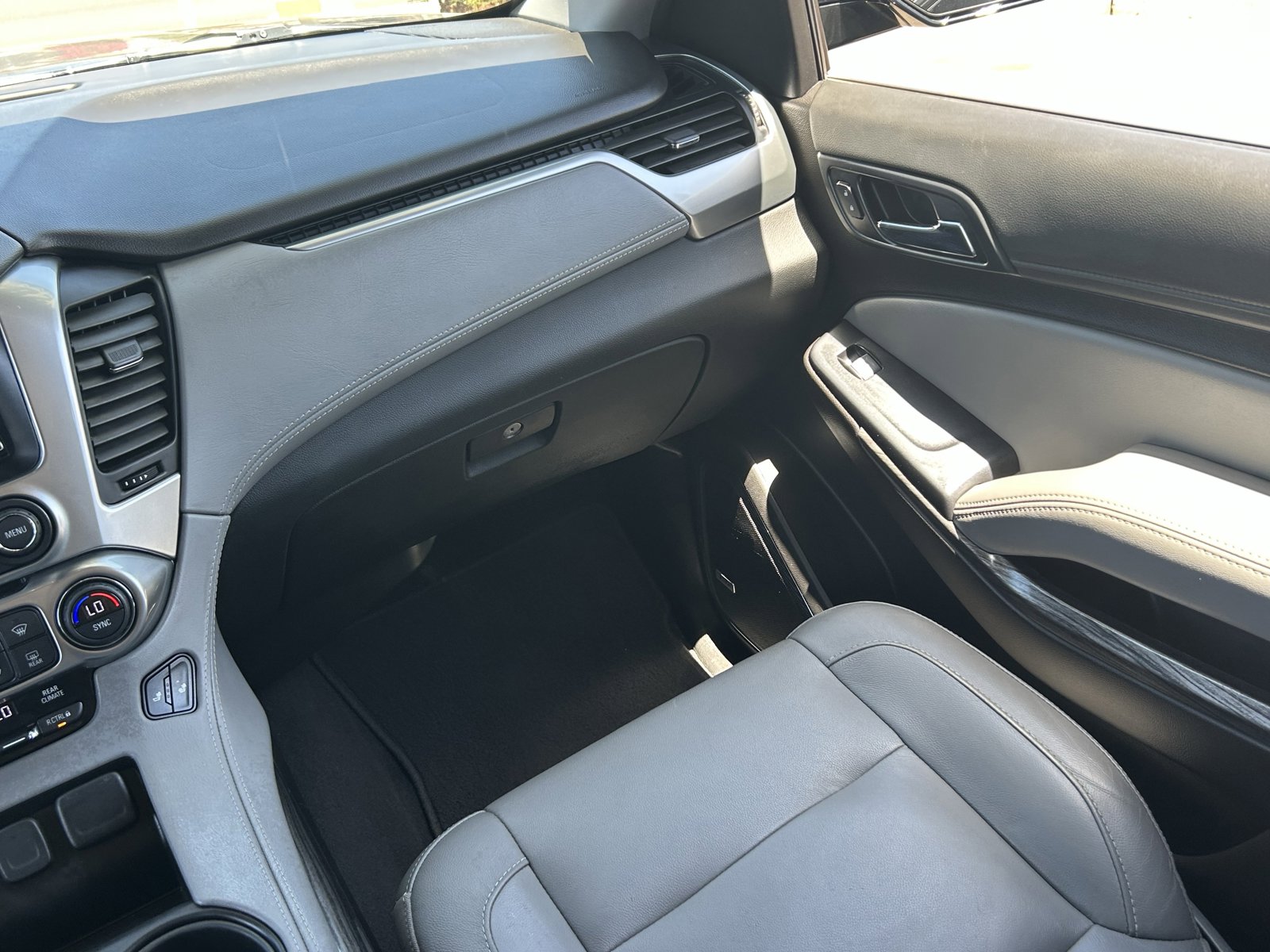 Certified 2020 Chevrolet Tahoe LT w/ Luxury Package AWD/4WD image 18