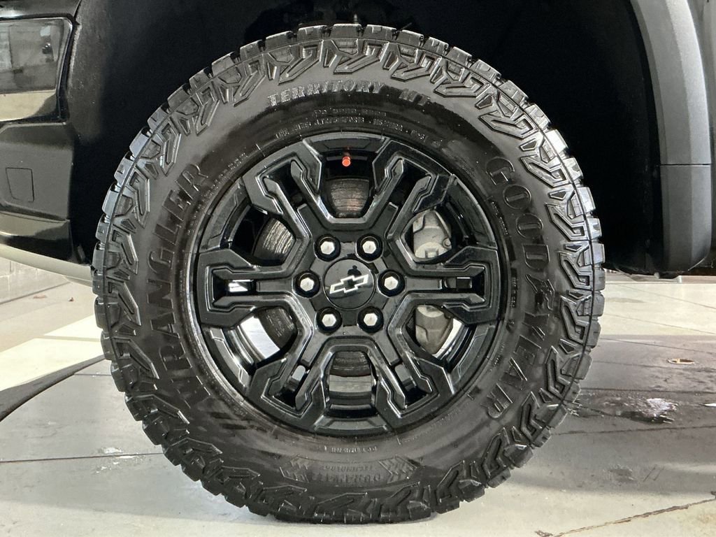 Used 2024 Chevrolet Silverado 1500 ZR2 image 20