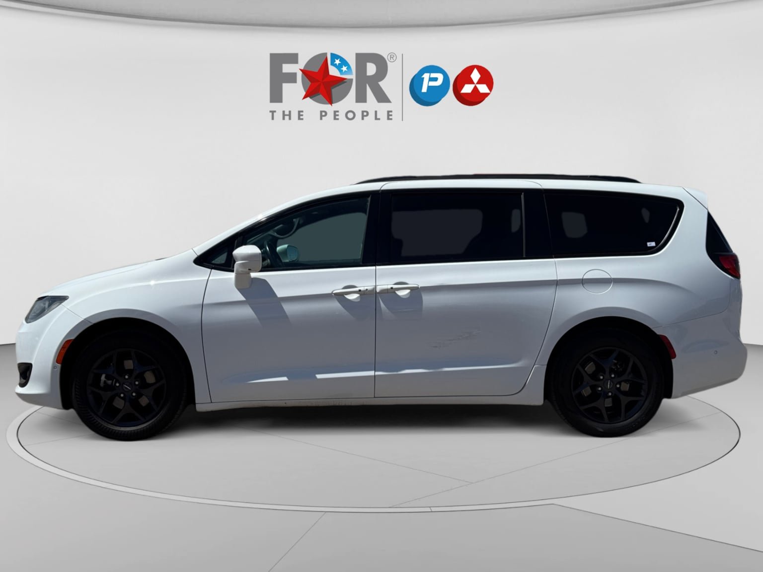 Used 2020 Chrysler Pacifica Touring-L Plus FWD image 2