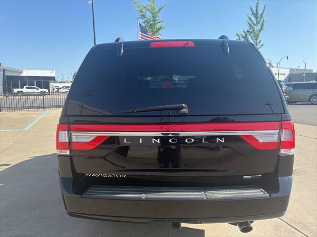 Used 2016 Lincoln Navigator Select AWD/4WD image 6