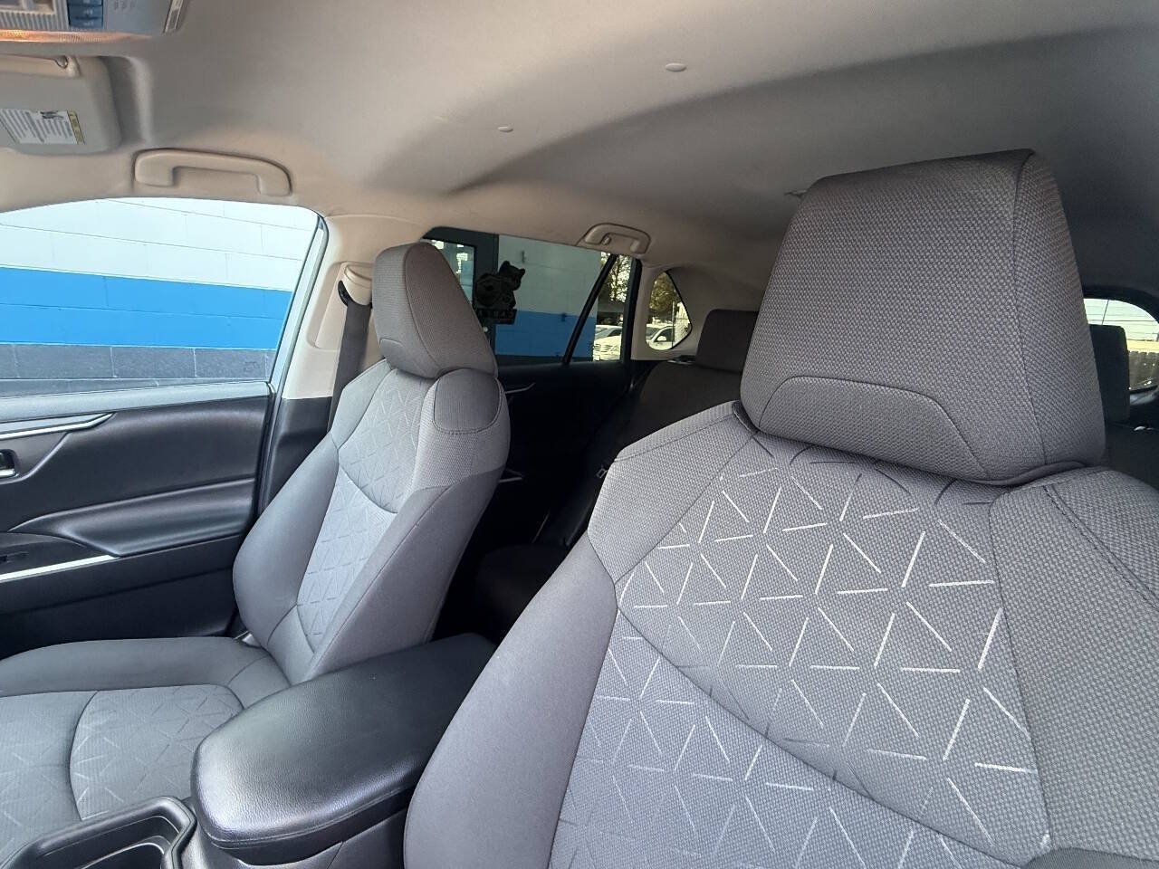 Used 2021 Toyota RAV4 XLE w/ XLE Grade Weather Package AWD/4WD image 9