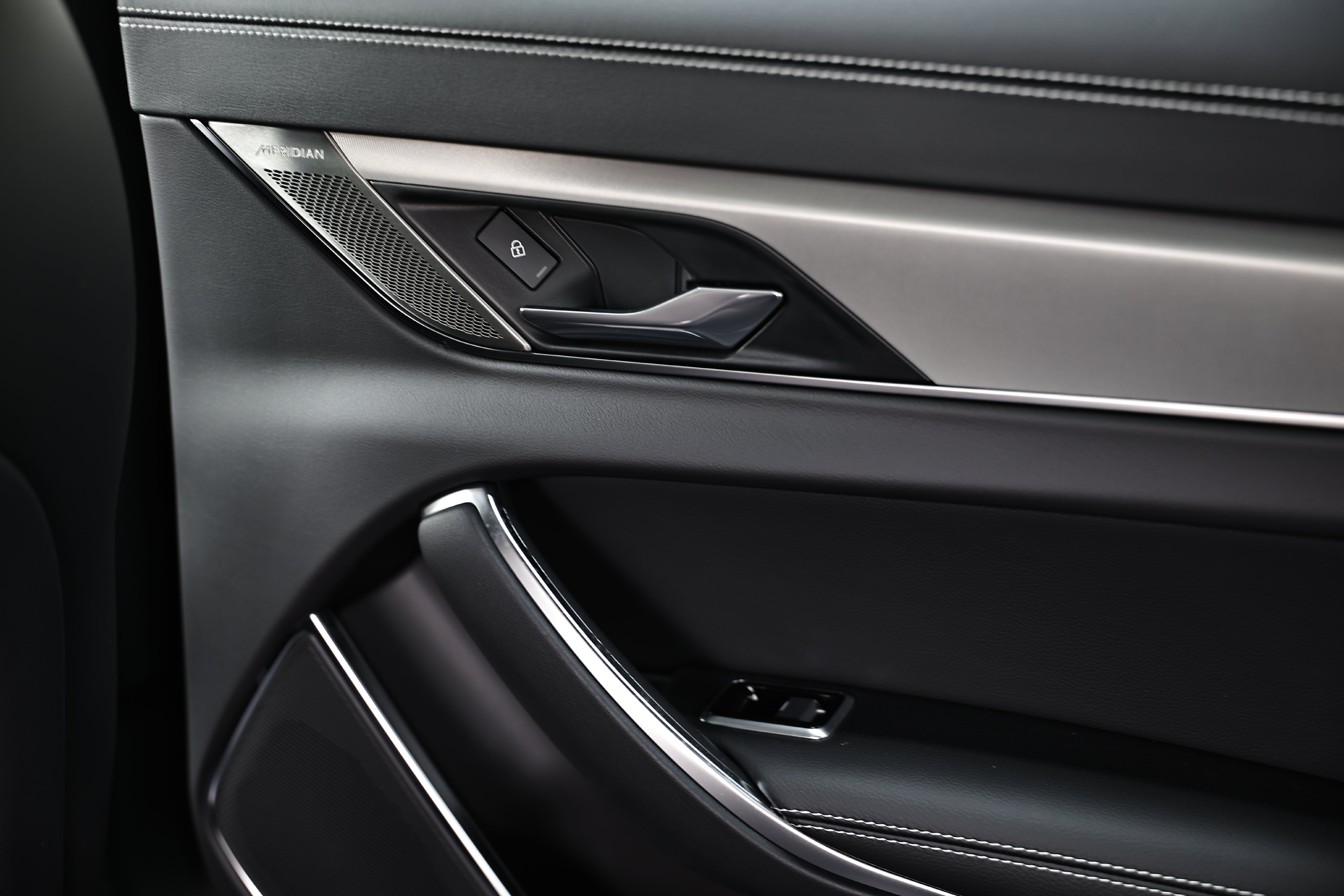 New 2024 Jaguar XF R-Dynamic SE AWD/4WD image 35