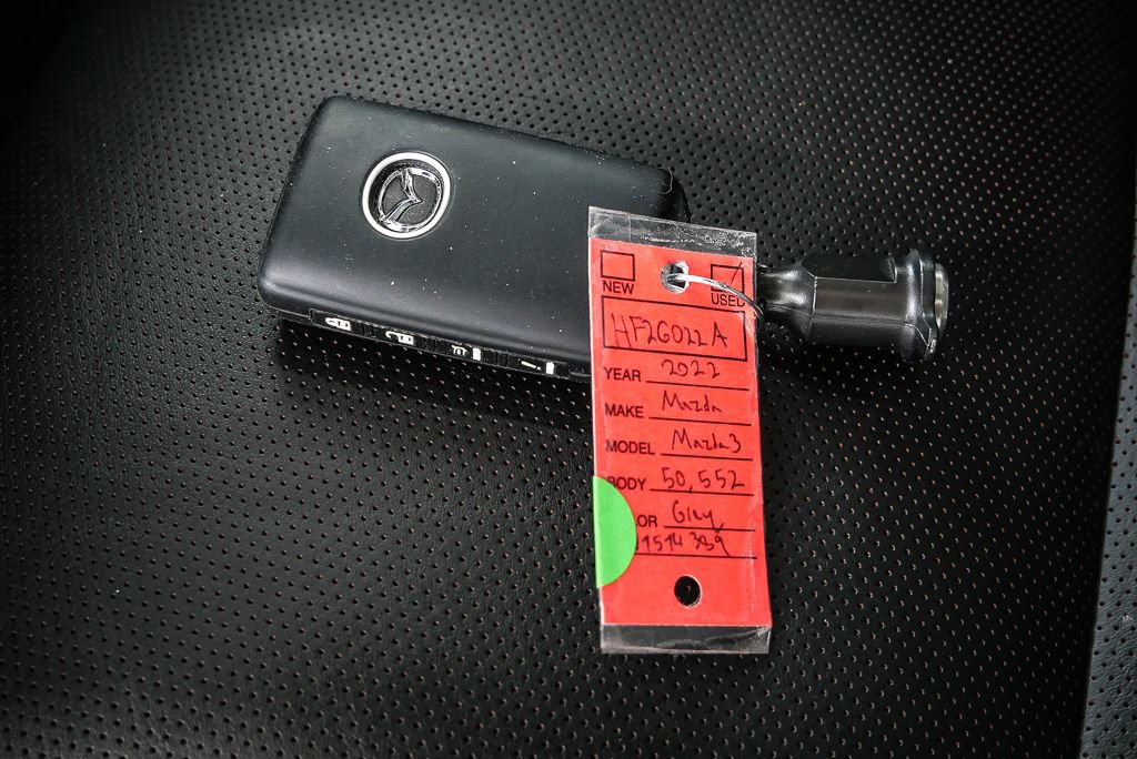 Used 2022 MAZDA MAZDA3 s image 38