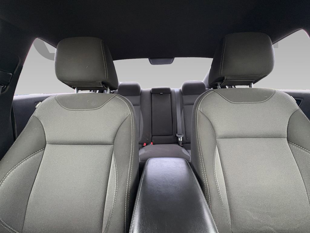 Used 2018 Dodge Charger SXT image 2