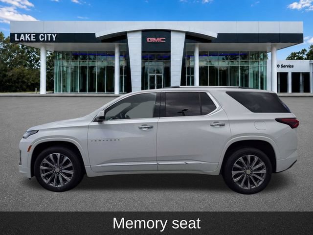 Used 2023 Chevrolet Traverse Premier FWD image 9