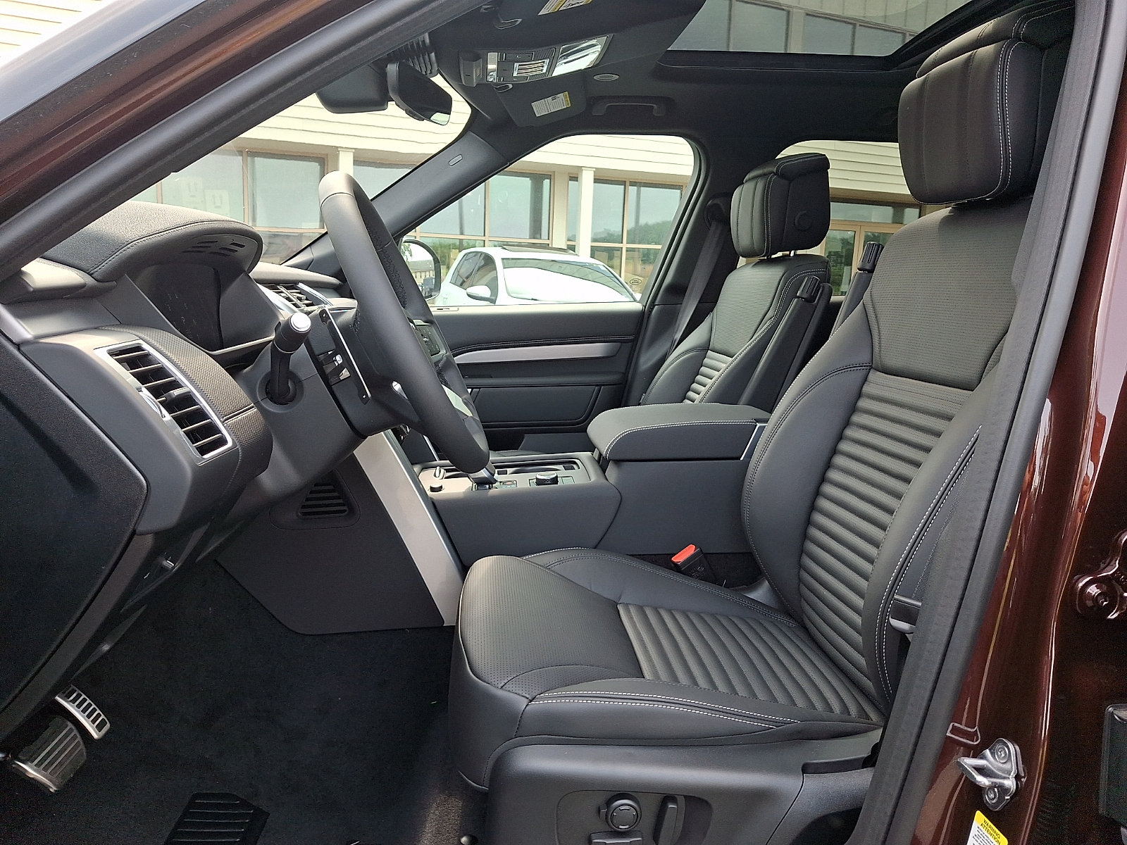 New 2026 Land Rover Discovery Limited Edition AWD/4WD image 13