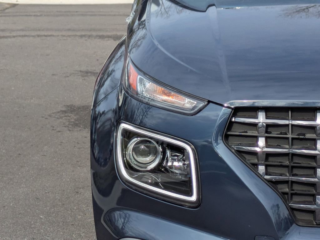 Certified 2025 Hyundai Venue Limited image 9