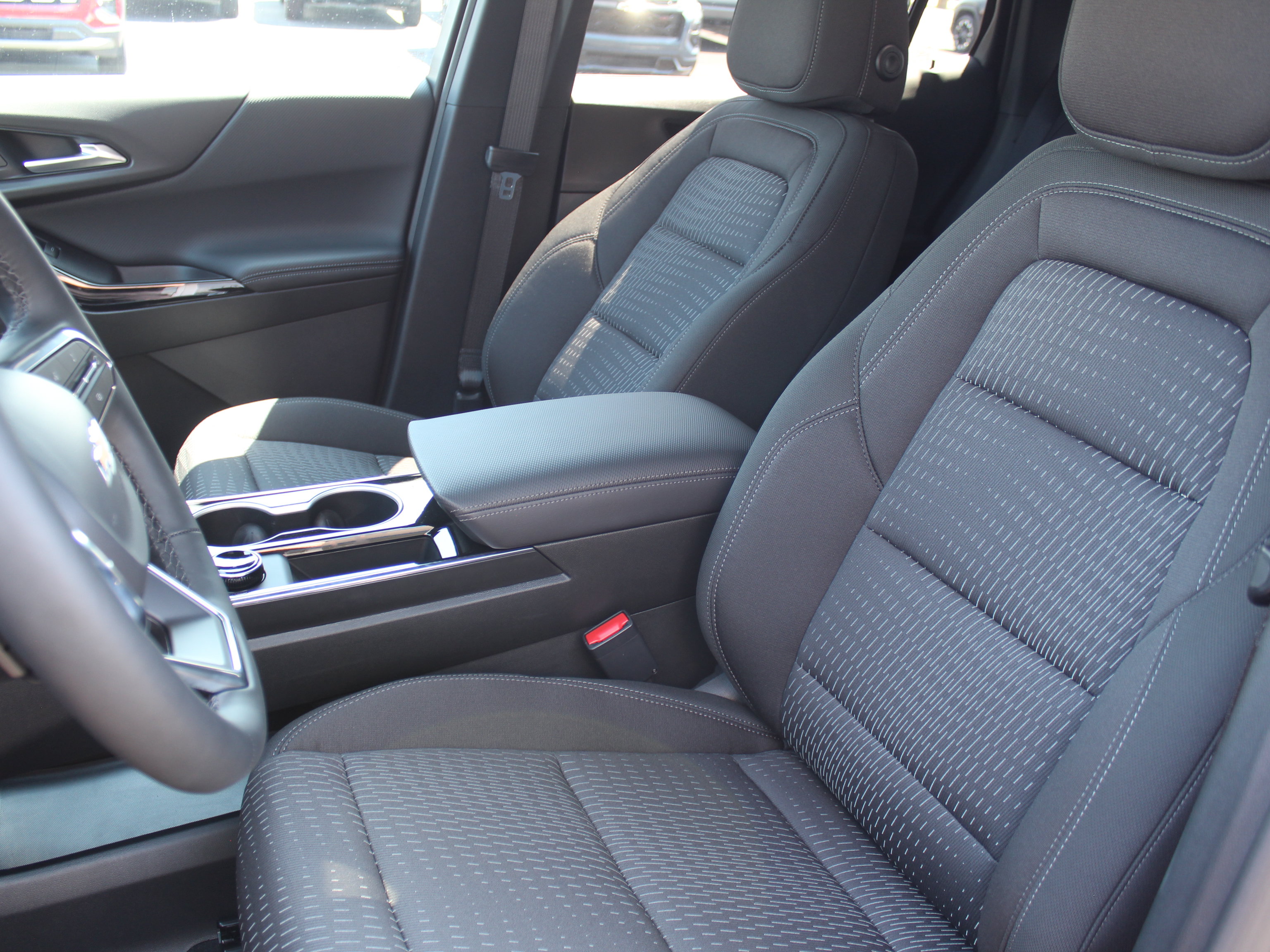 New 2027 Chevrolet Equinox LT w/ Safety and Technology Package AWD/4WD image 9