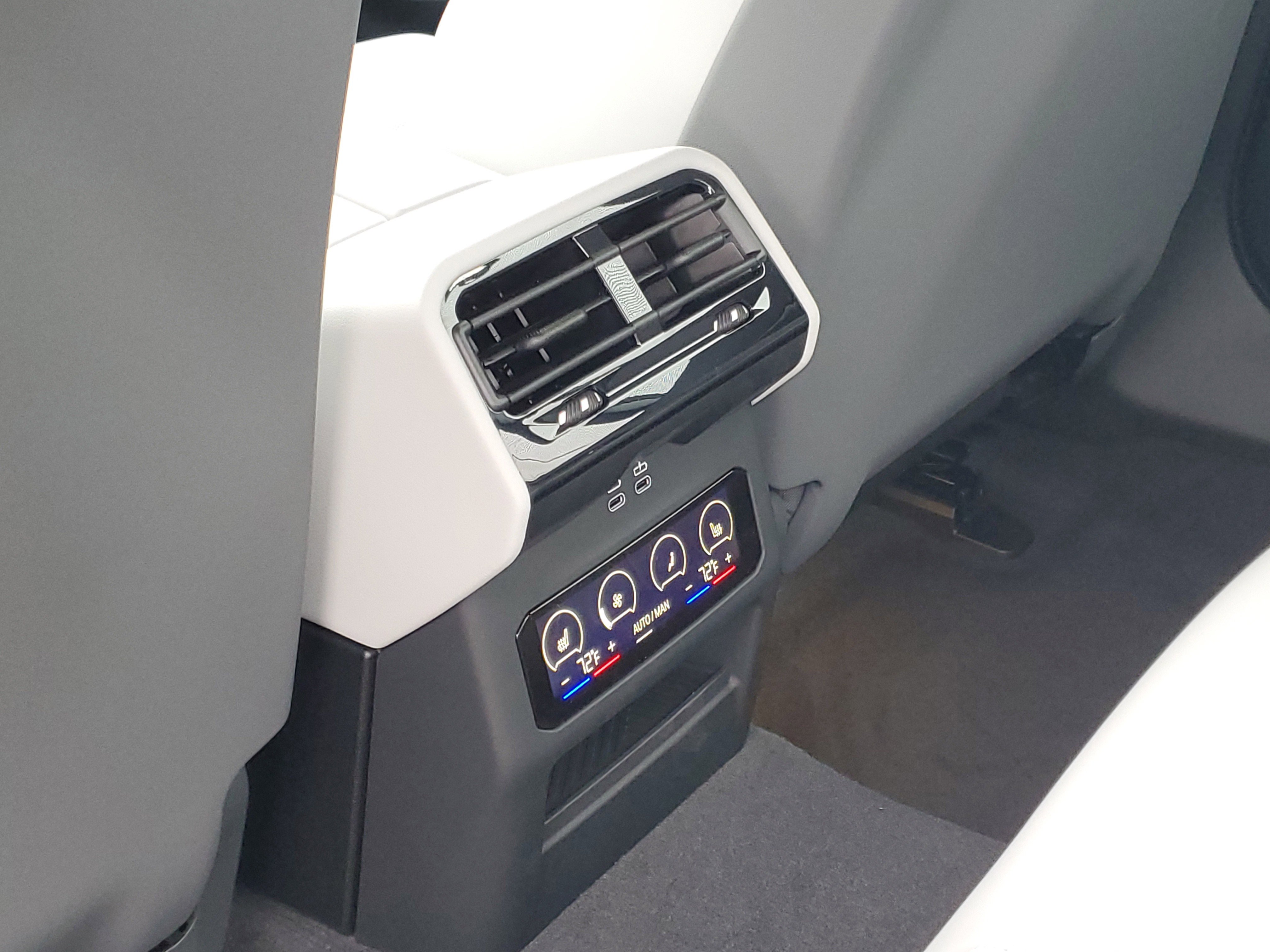 New 2026 BMW 540i xDrive w/ Executive Package image 25