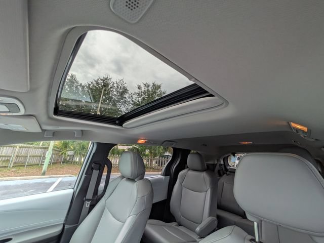 Used 2025 Toyota Sienna XLE FWD image 22