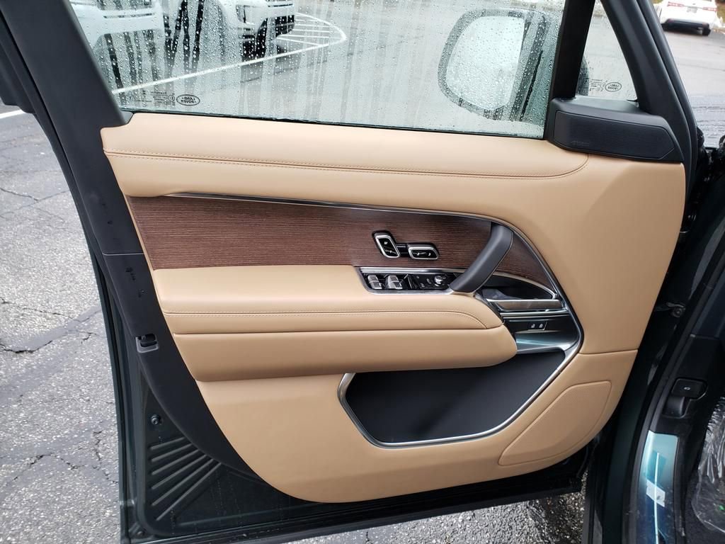 New 2025 Land Rover Range Rover SE image 10