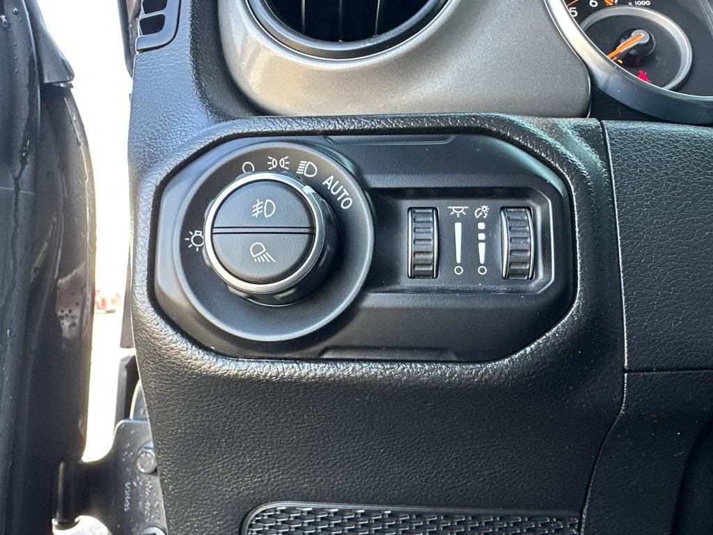 Used 2022 Jeep Gladiator Sport image 25