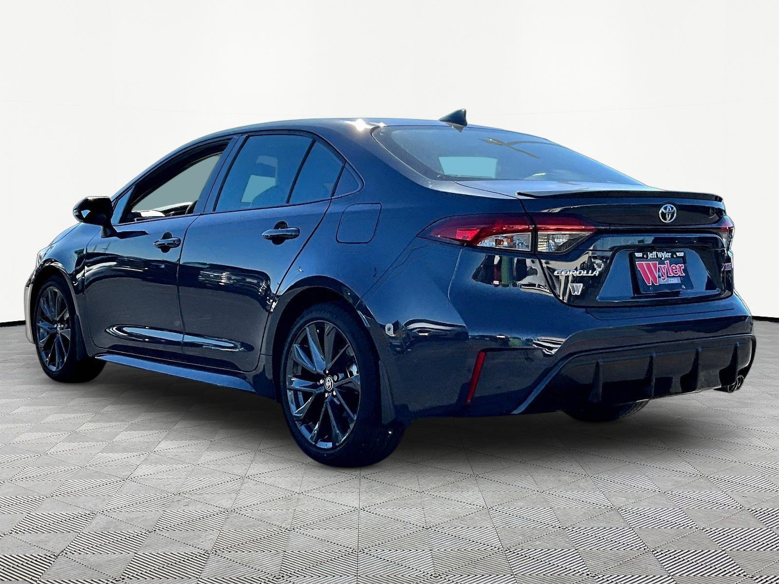 Used 2024 Toyota Corolla XSE FWD image 4