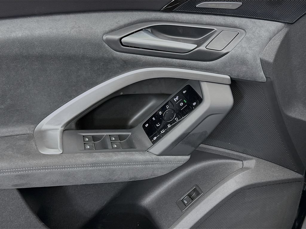 Certified 2025 Audi SQ5 Prestige AWD/4WD image 22
