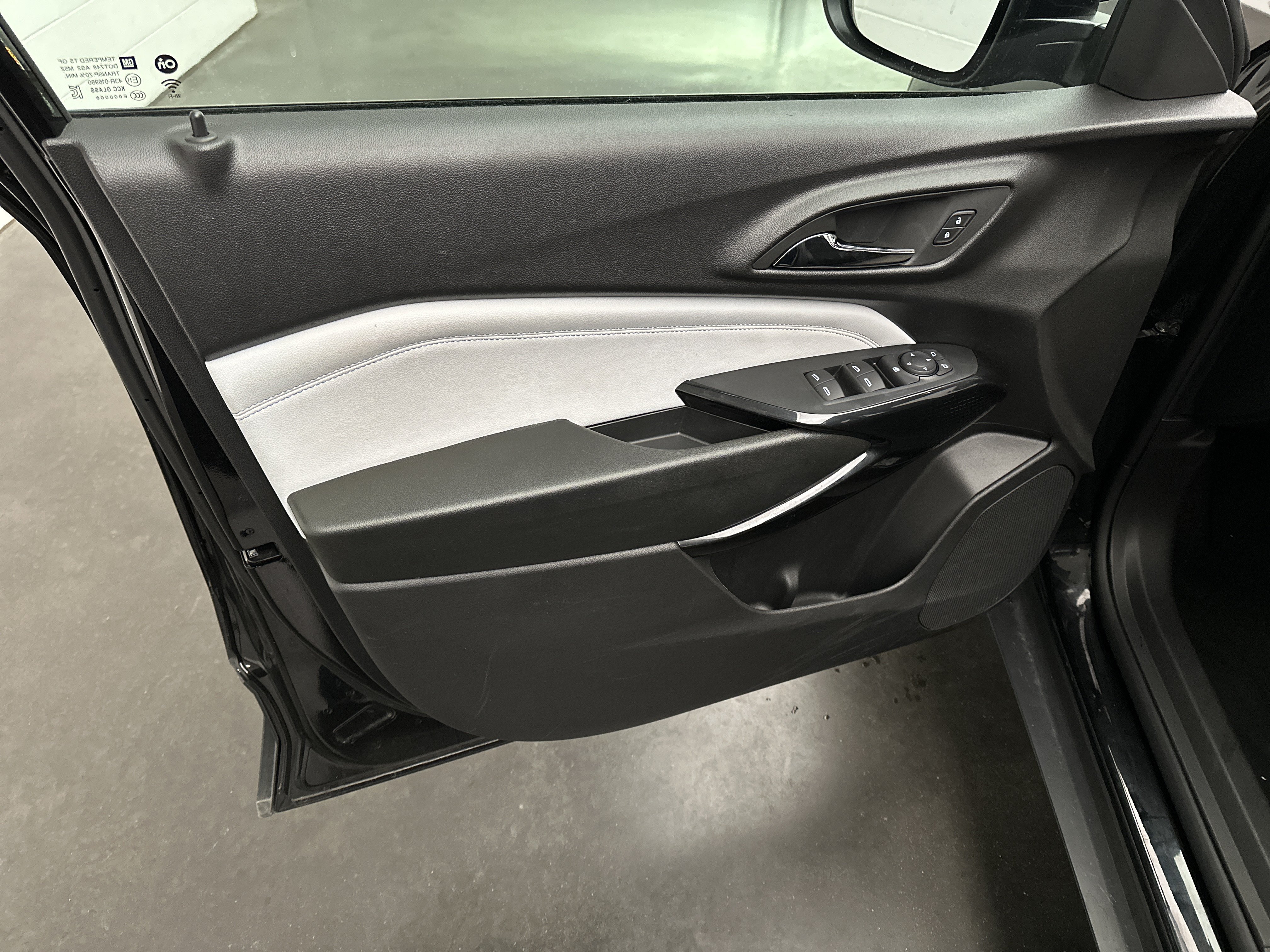 Used 2025 Chevrolet Trax LT FWD image 15