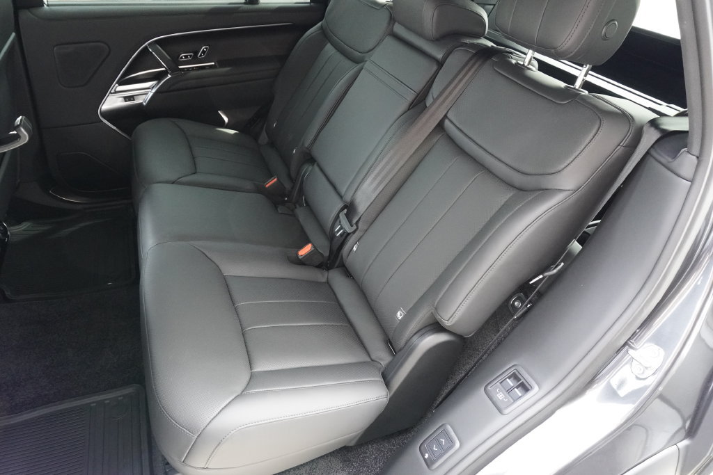 New 2027 Land Rover Range Rover Long Wheelbase SE AWD/4WD image 30