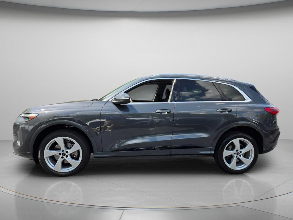 Certified 2025 Audi Q5 Premium AWD/4WD image 3