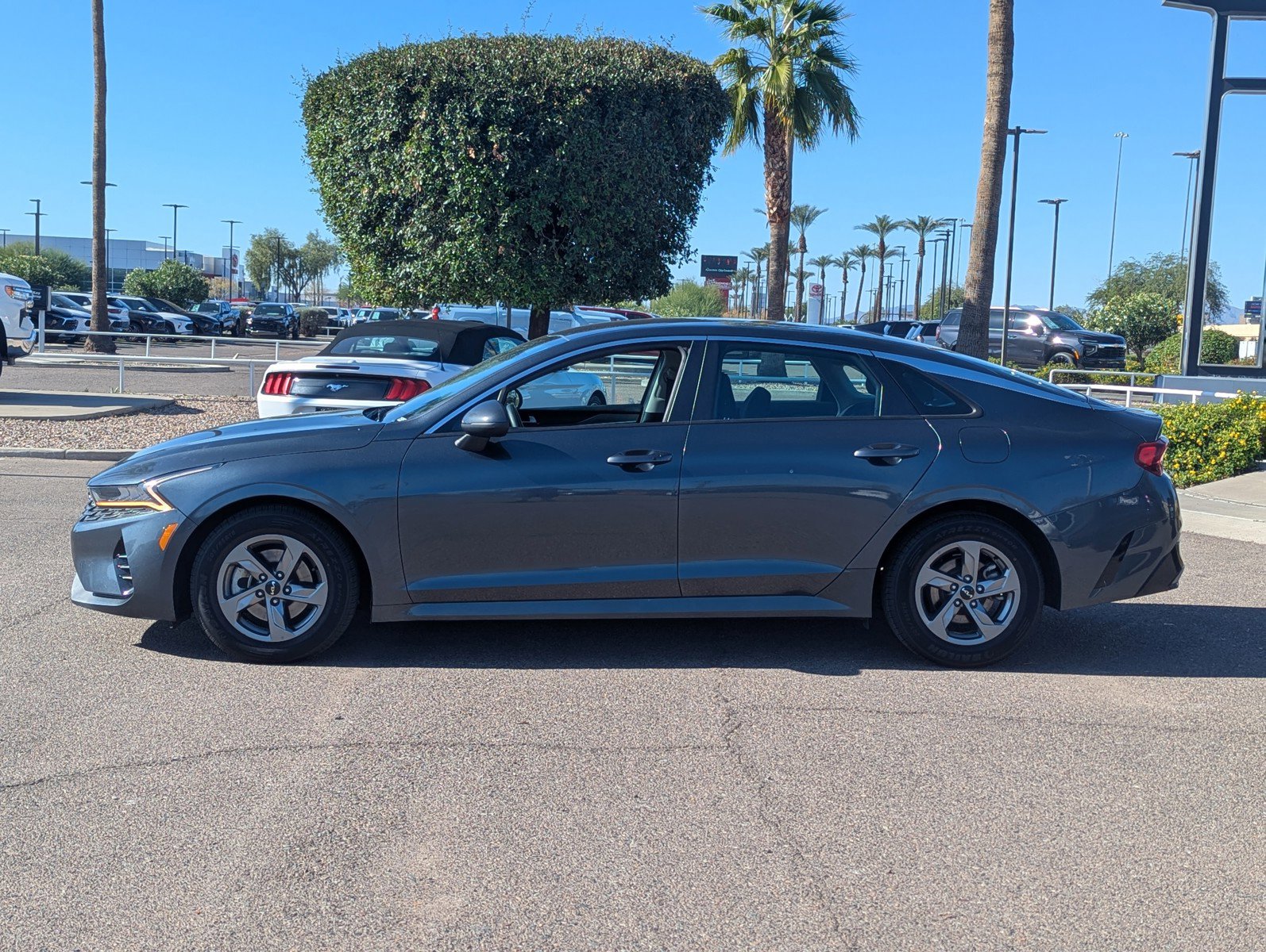 Used 2022 Kia K5 LXS image 3