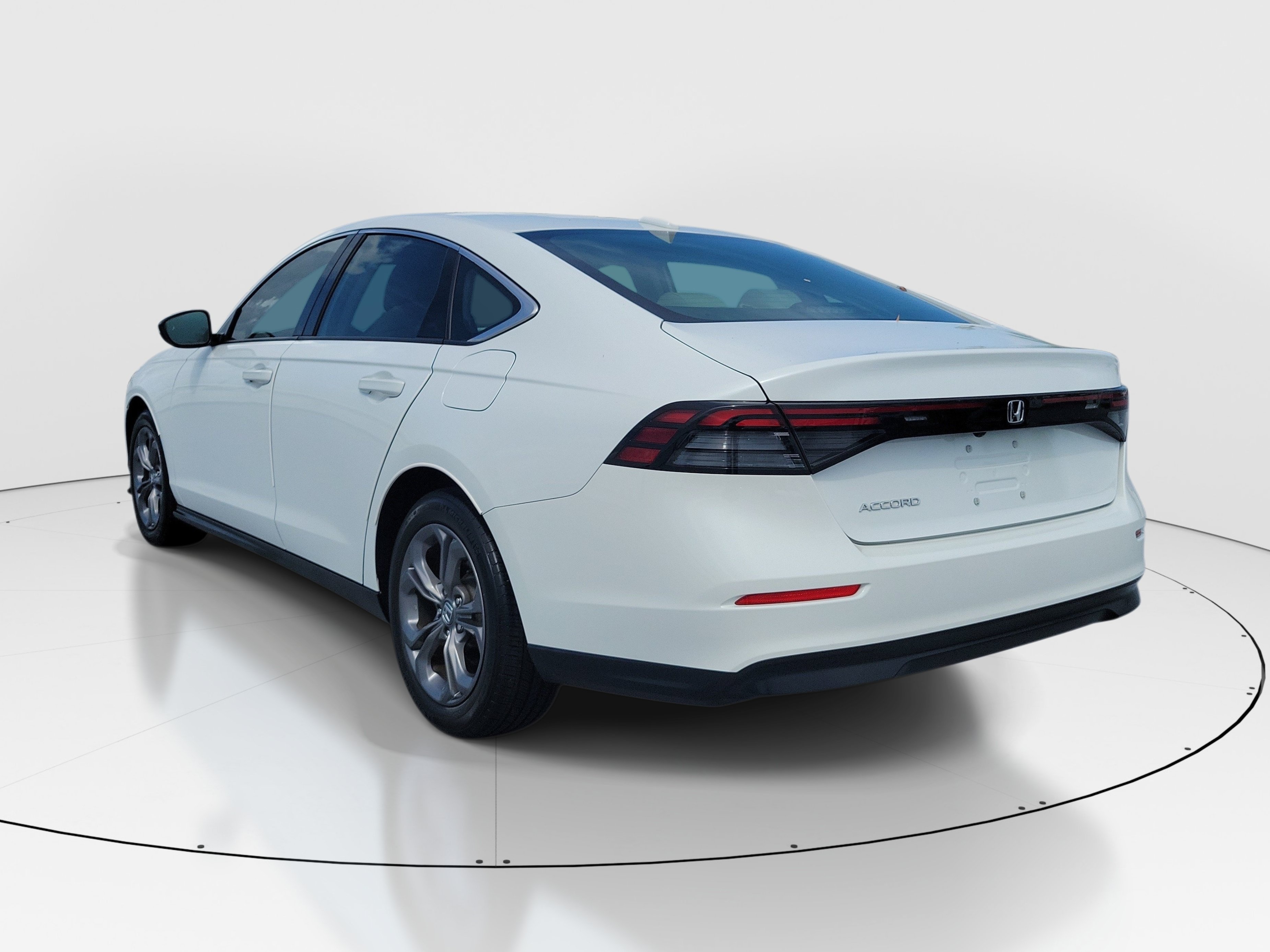 Used 2024 Honda Accord EX image 4