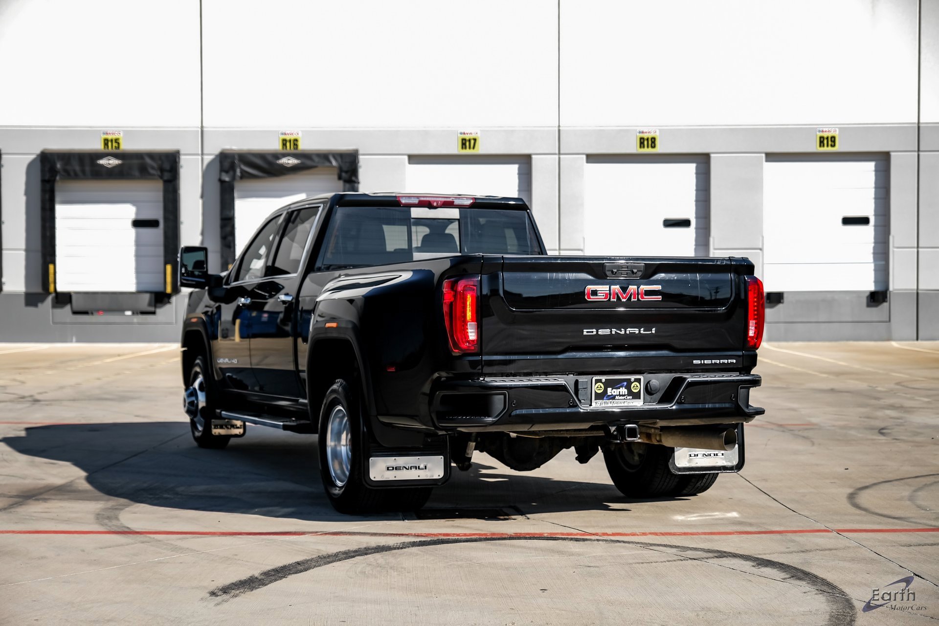 Used 2022 GMC Sierra 3500 Denali w/ Technology Package image 9