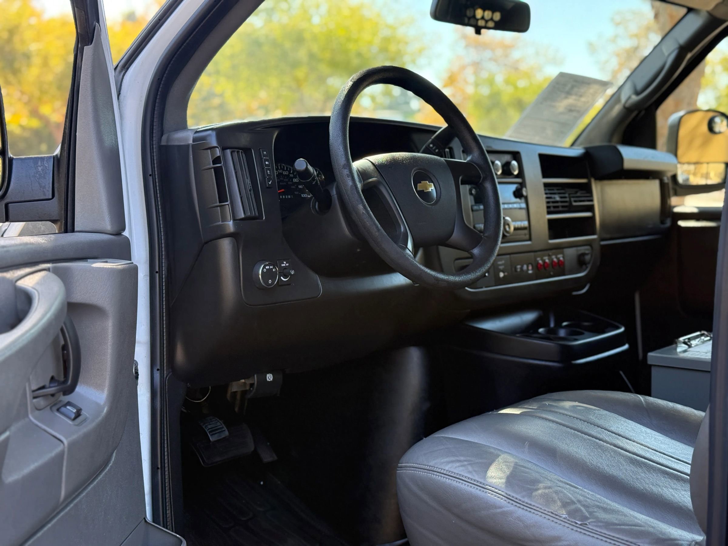 Used 2015 Chevrolet Express 2500 image 9