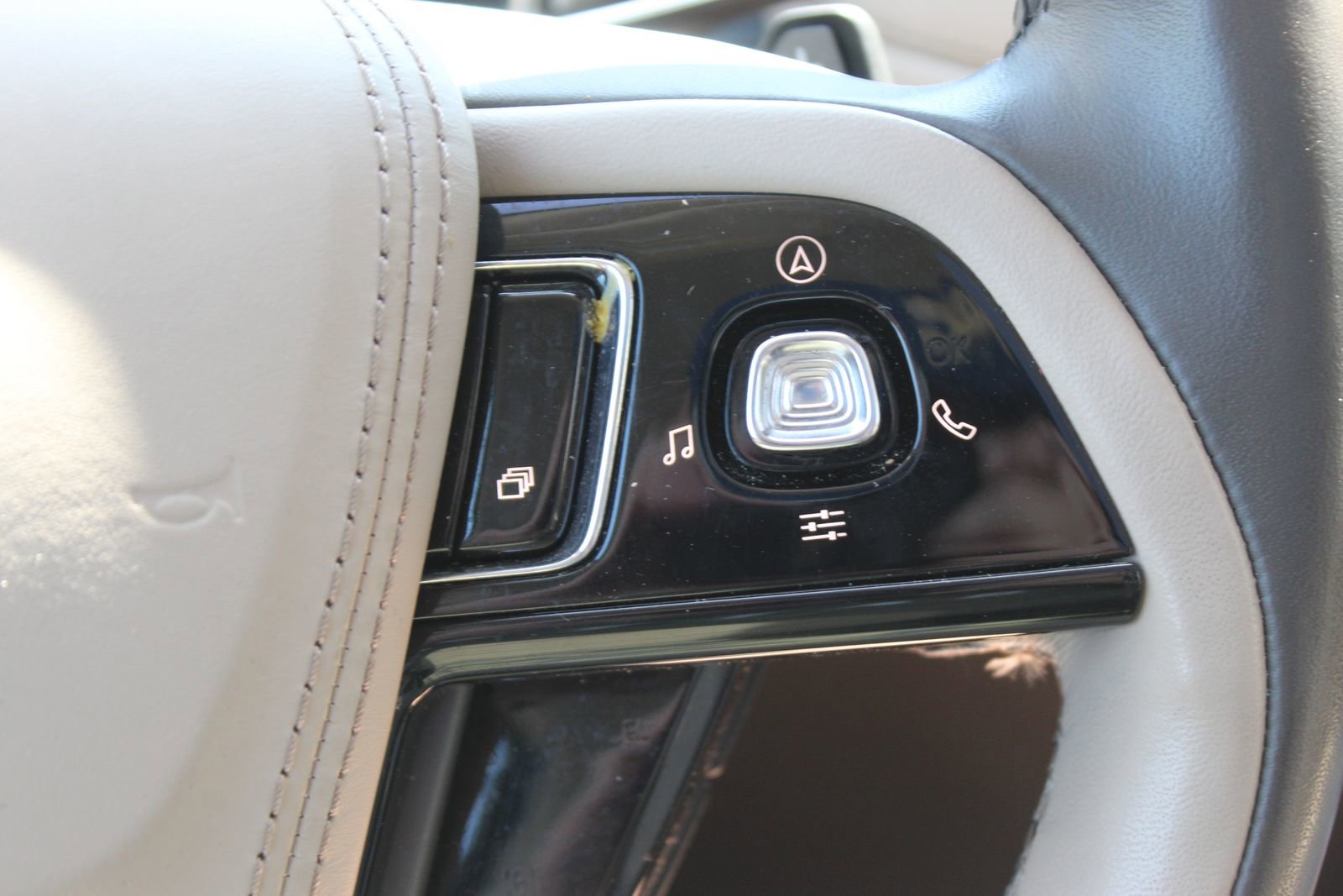 Used 2023 Lincoln Aviator Reserve w/ Equipment Group 201A AWD/4WD image 30