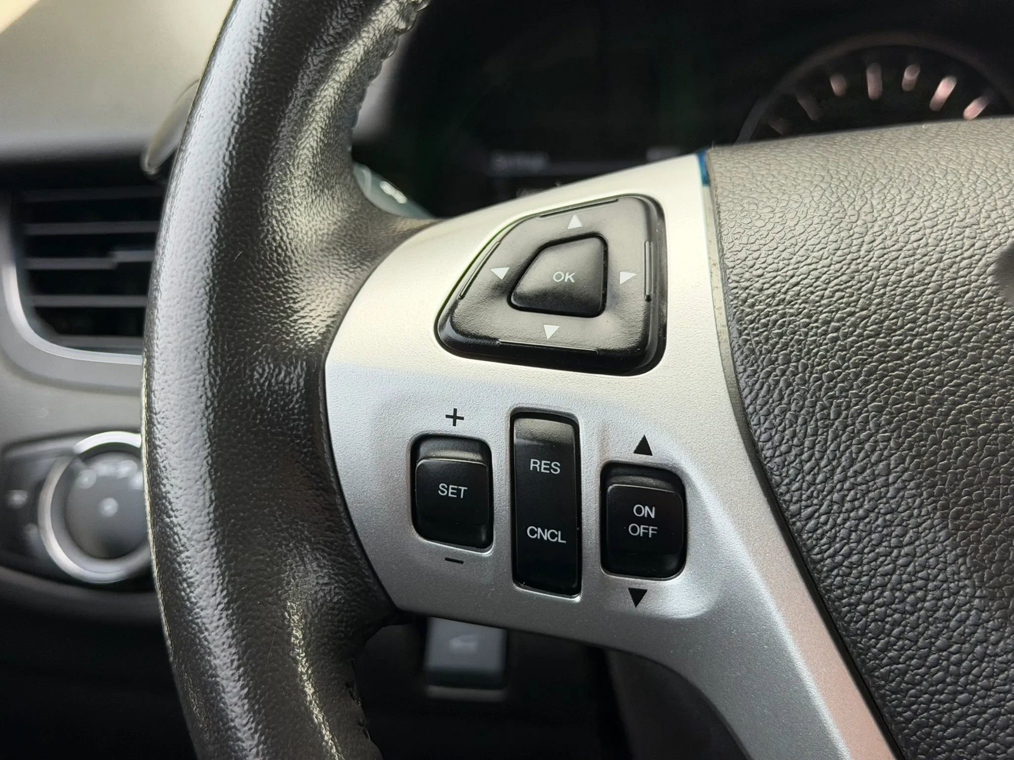 Used 2013 Ford Edge Limited w/ Driver Entry Pkg FWD image 35