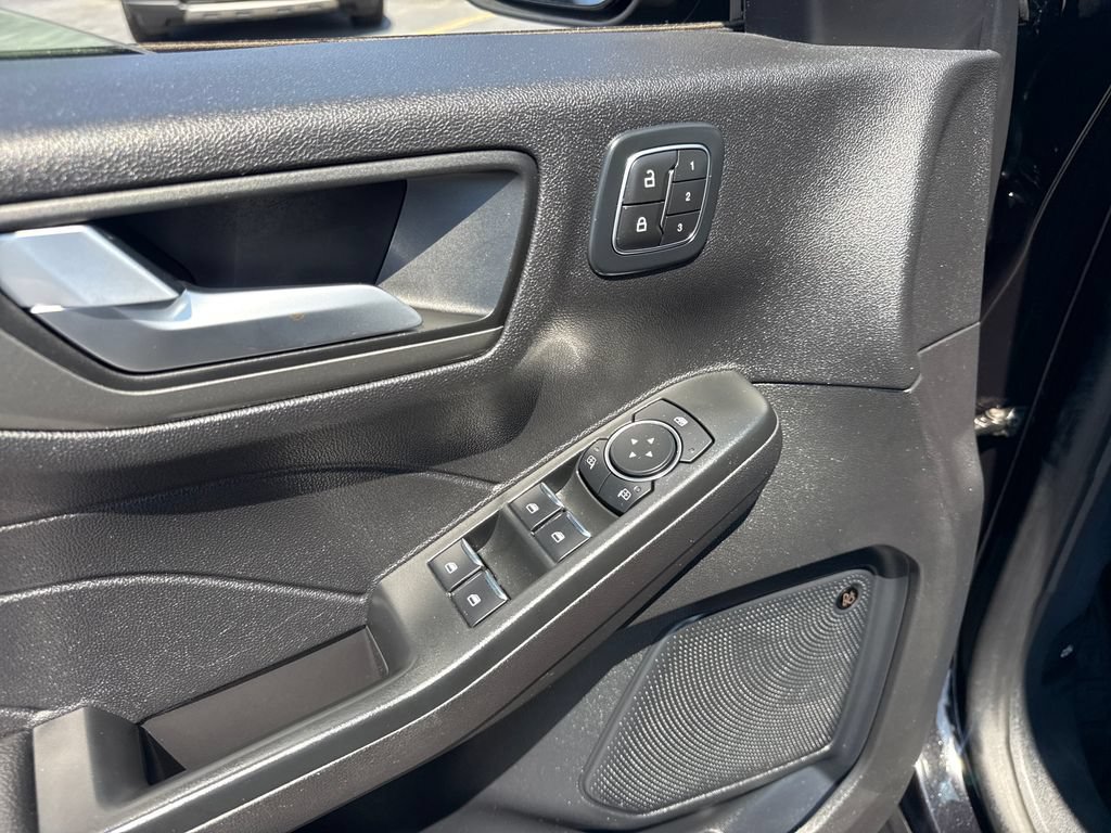 Used 2025 Ford Escape Active w/ Active Premium Tech Pack AWD/4WD image 31