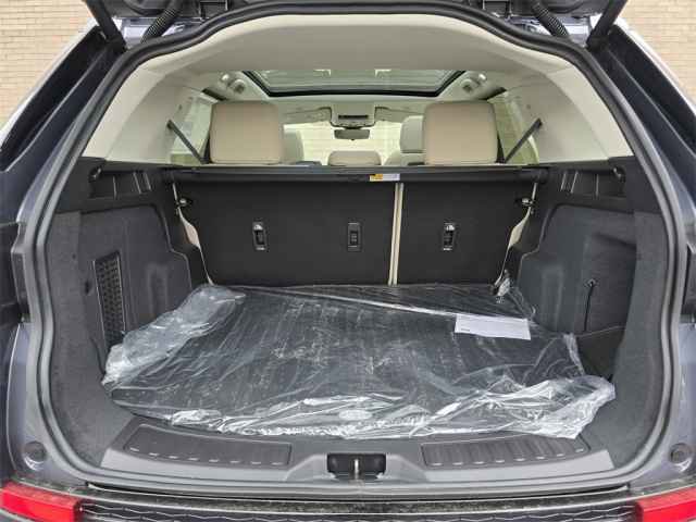 New 2025 Land Rover Discovery Sport S image 17