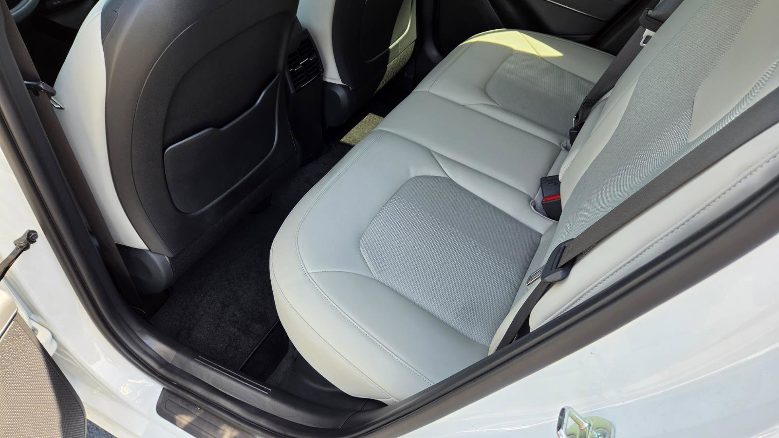 Used 2023 Kia Niro EX image 44