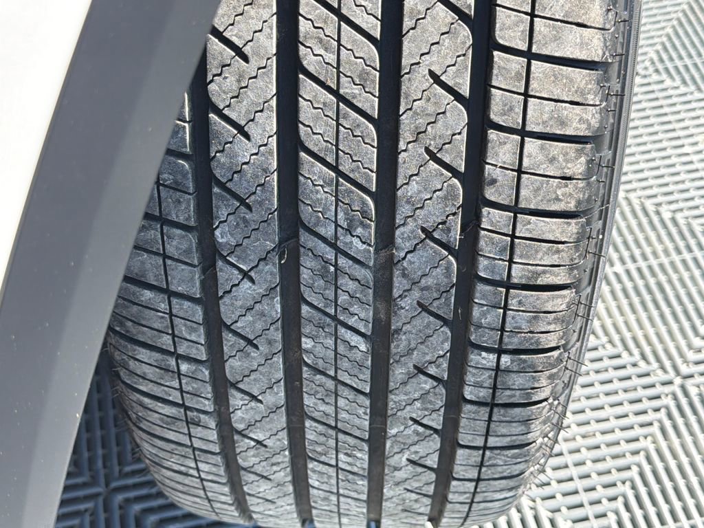 Used 2025 Acura MDX w/ Technology Package image 21