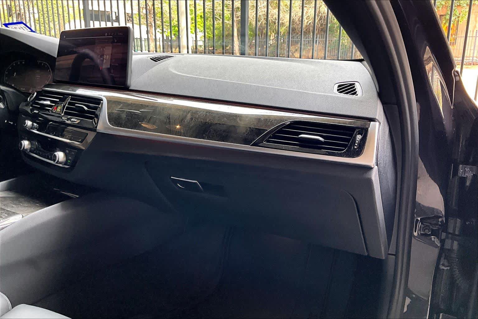 Used 2021 BMW 540i w/ Convenience Package RWD image 18