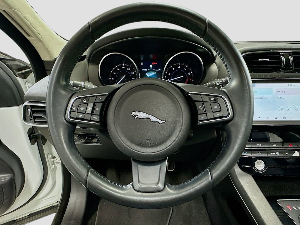 Used 2019 Jaguar F-PACE Premium AWD/4WD image 12