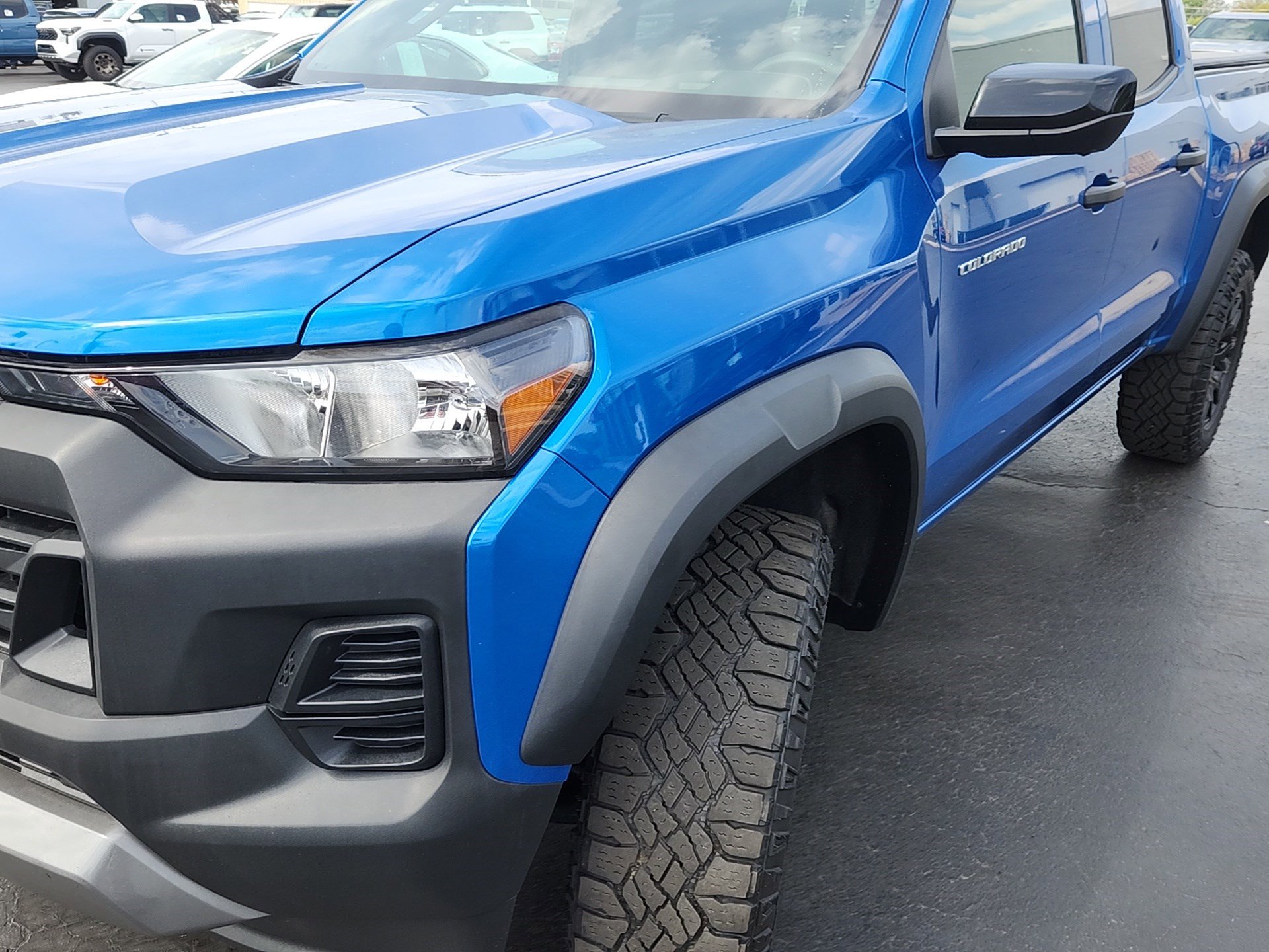 Used 2023 Chevrolet Colorado Trail Boss w/ Technology Package AWD/4WD image 9