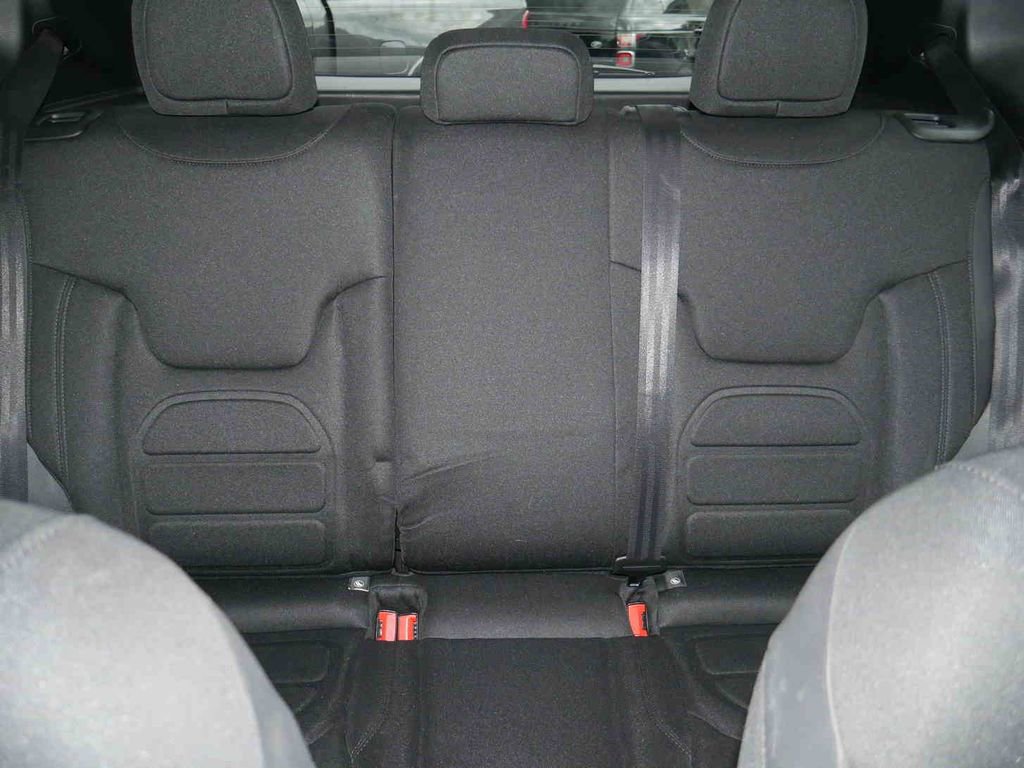 Used 2017 Jeep Renegade Altitude AWD/4WD image 31