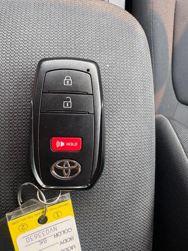 Used 2022 Toyota Corolla Cross LE AWD/4WD image 26