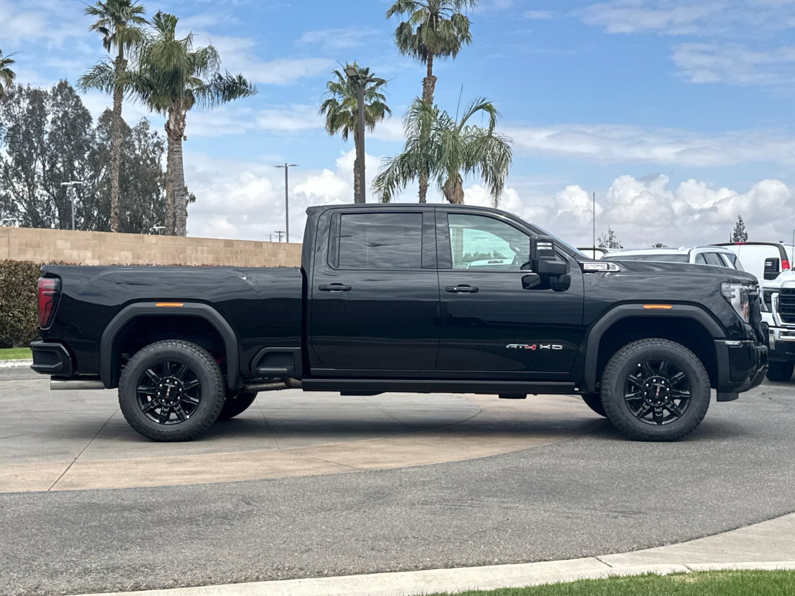 New 2026 GMC Sierra 2500 AT4 w/ AT4 Premium Plus Package AWD/4WD image 3