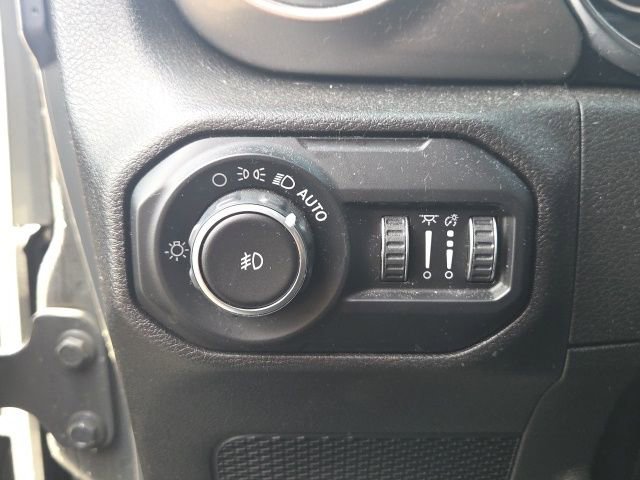 Used 2020 Jeep Wrangler Unlimited Sahara image 26