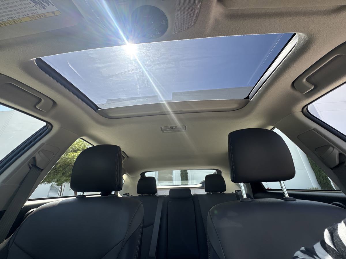 Used 2012 Toyota Prius Four w/ Deluxe Solar Roof Pkg FWD image 27